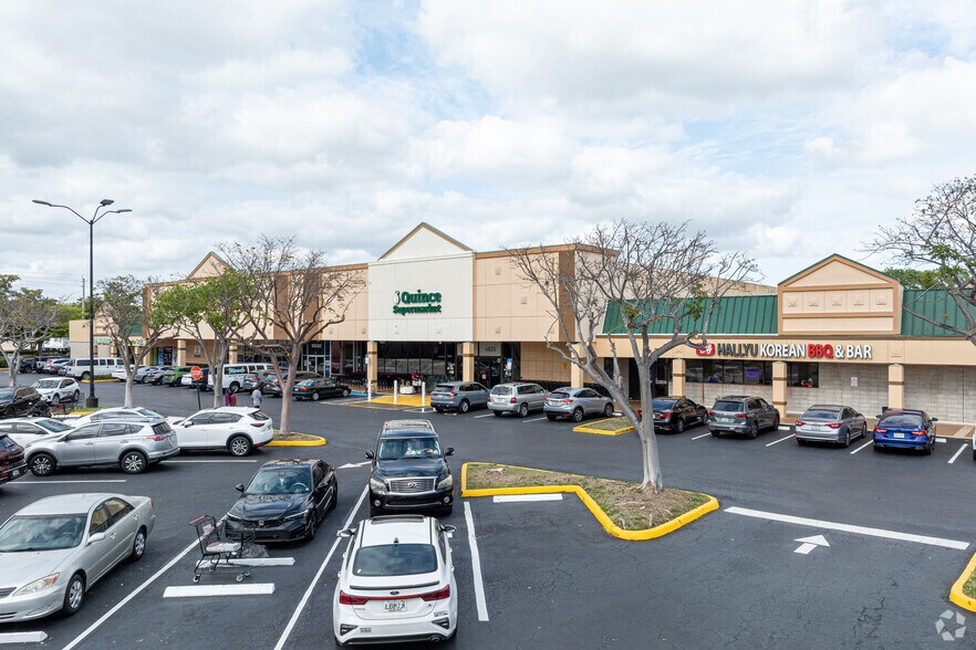 6702-6900 N University Dr, Tamarac, FL à louer - Photo du bâtiment - Image 2 de 25