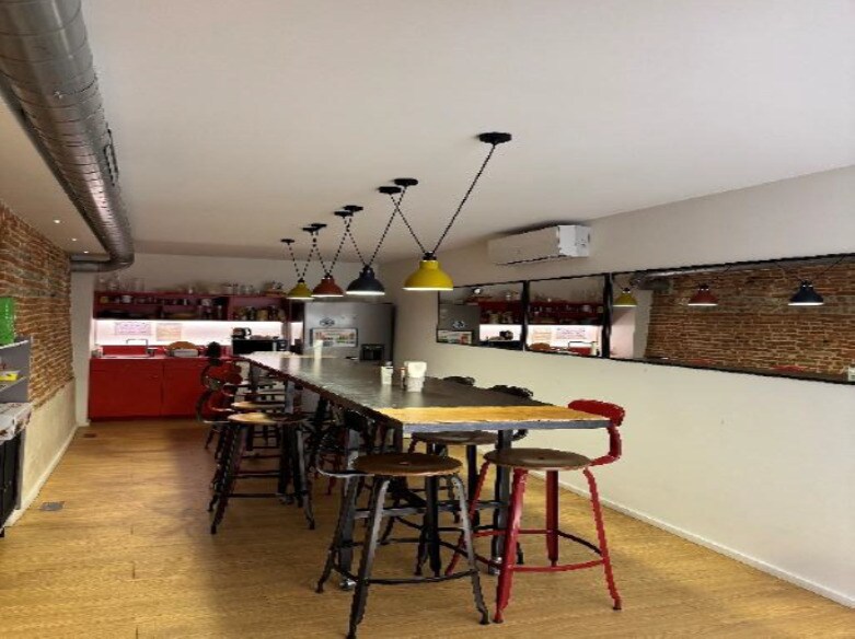 Office in Toulouse for lease - Interior Photo - Image 2 of 3