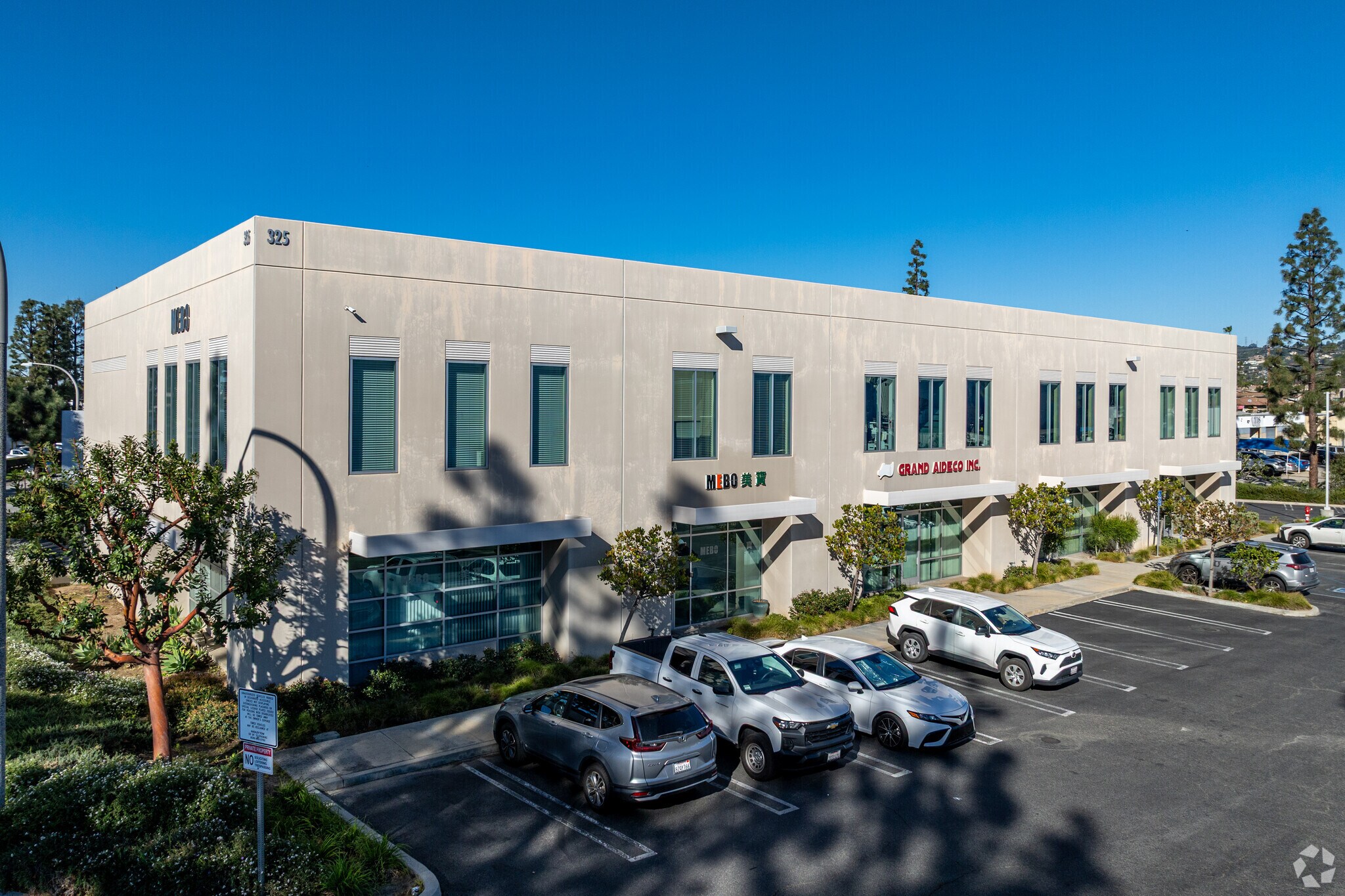 325 N Puente St, Brea, CA à louer Photo principale- Image 1 de 7