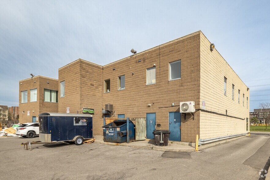 1574 Walkley Rd, Ottawa, ON à louer - Photo du bâtiment - Image 2 de 2