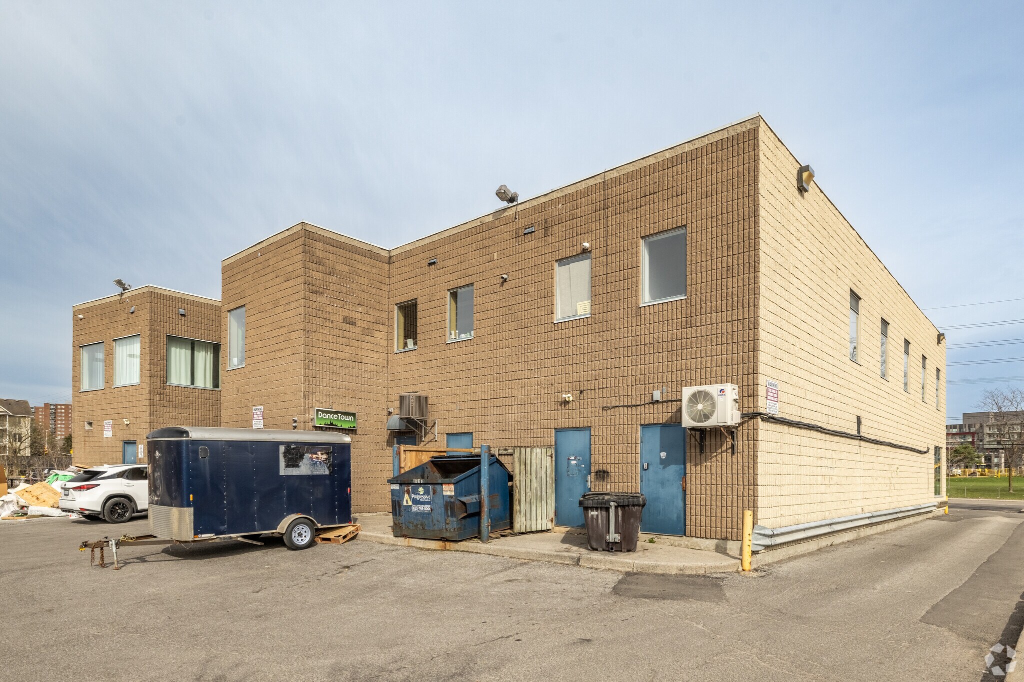 1574 Walkley Rd, Ottawa, ON à vendre Photo du bâtiment- Image 1 de 1