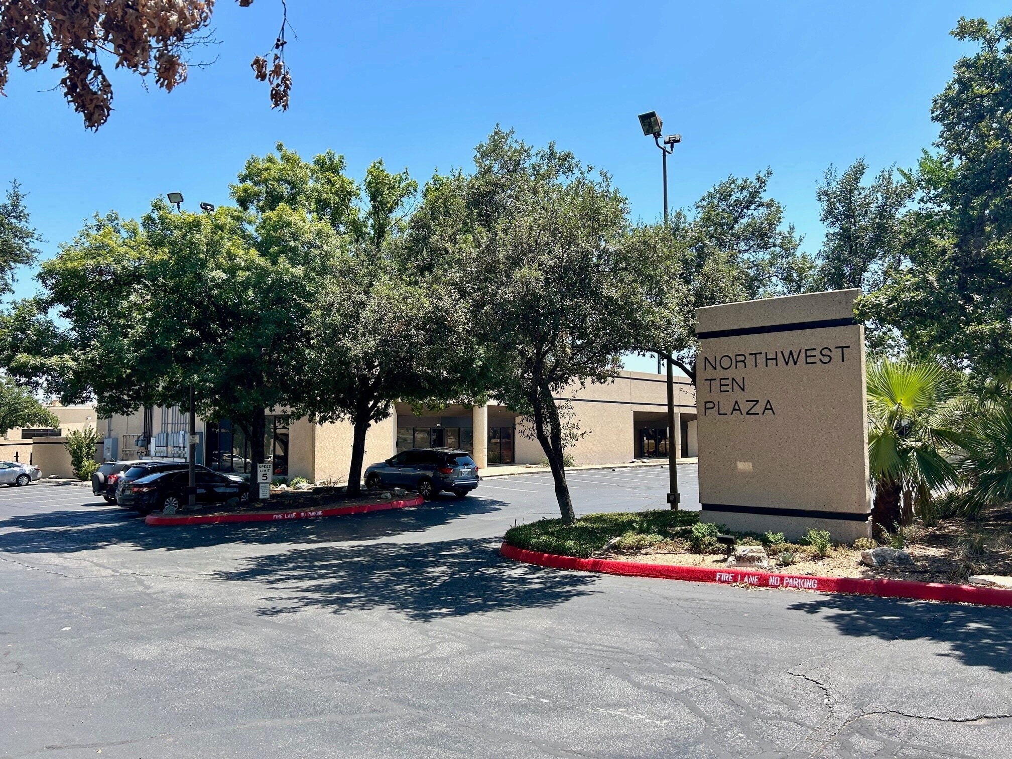 459-599 Spencer Ln, San Antonio, TX for lease Primary Photo- Image 1 of 9