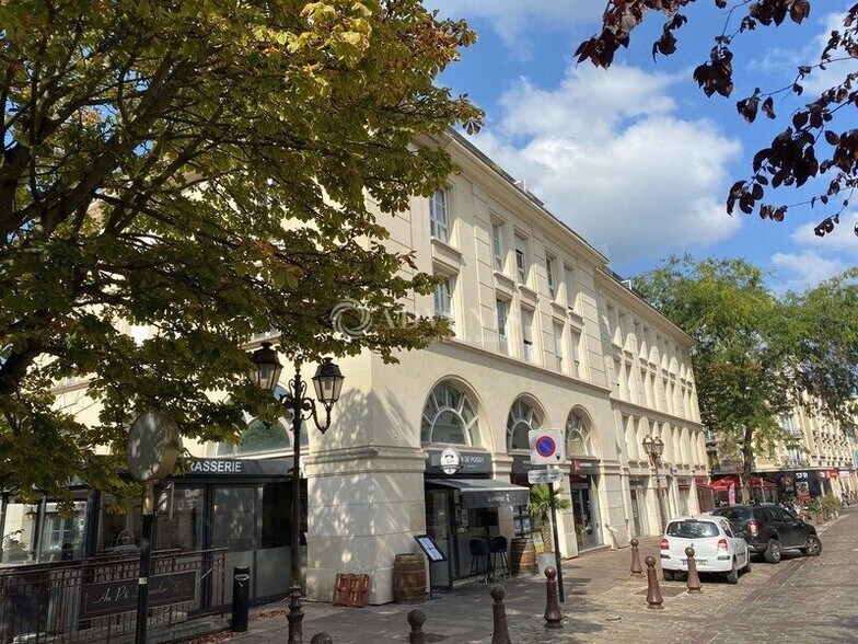 12 Rue Du 8 Mai 1945, Poissy for lease - Building Photo - Image 2 of 11