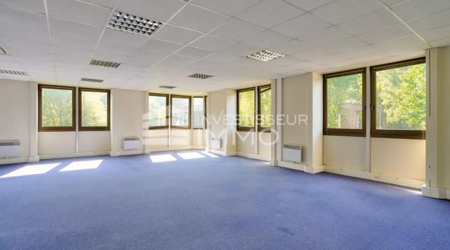 Flex in Torcy for lease Interior Photo- Image 1 of 6