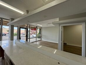 1707-1711 E Valley Pky, Escondido, CA à louer Photo intérieure- Image 1 de 2