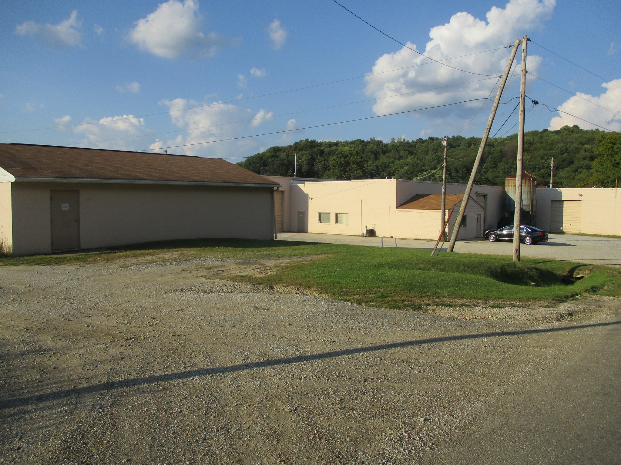 102 Barnhill Rd SE, New Philadelphia, OH for sale Primary Photo- Image 1 of 1