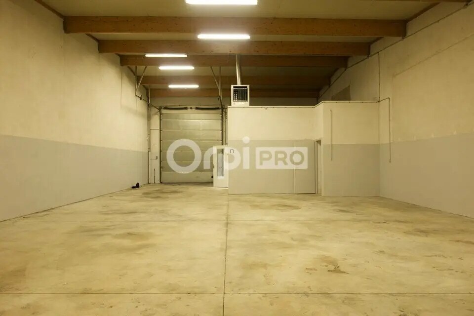 Office in Meyzieu for lease Interior Photo- Image 1 of 7