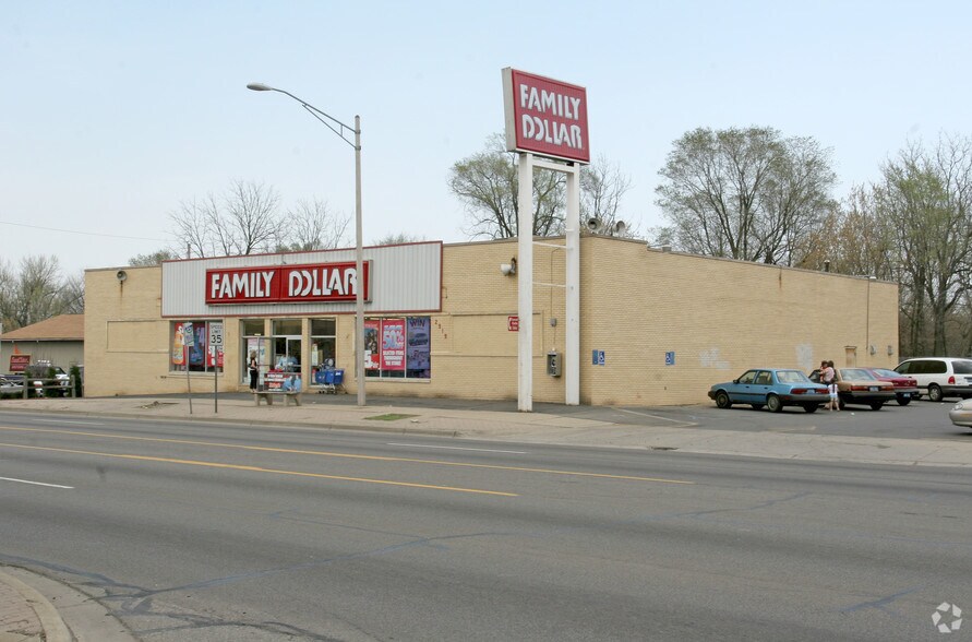 2919 S Cedar St, Lansing, MI for lease - Building Photo - Image 2 of 9