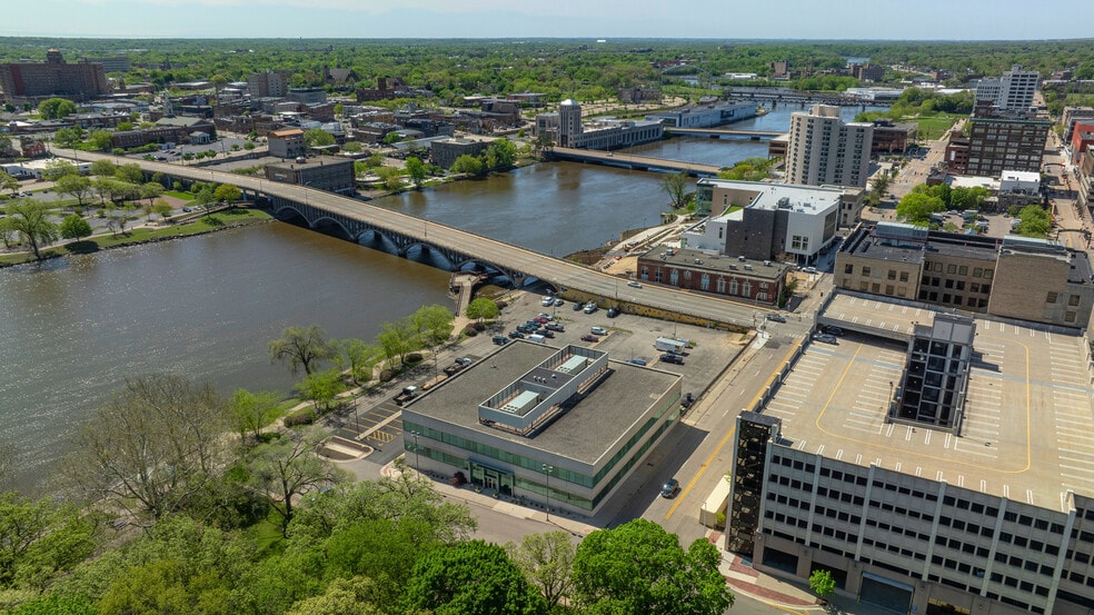 100 Park Ave, Rockford, IL for lease - Building Photo - Image 3 of 9