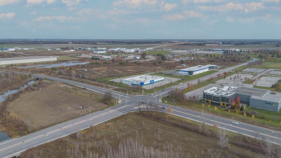 2130 Oxford St E, London, ON à vendre - Photo du bâtiment - Image 3 de 7