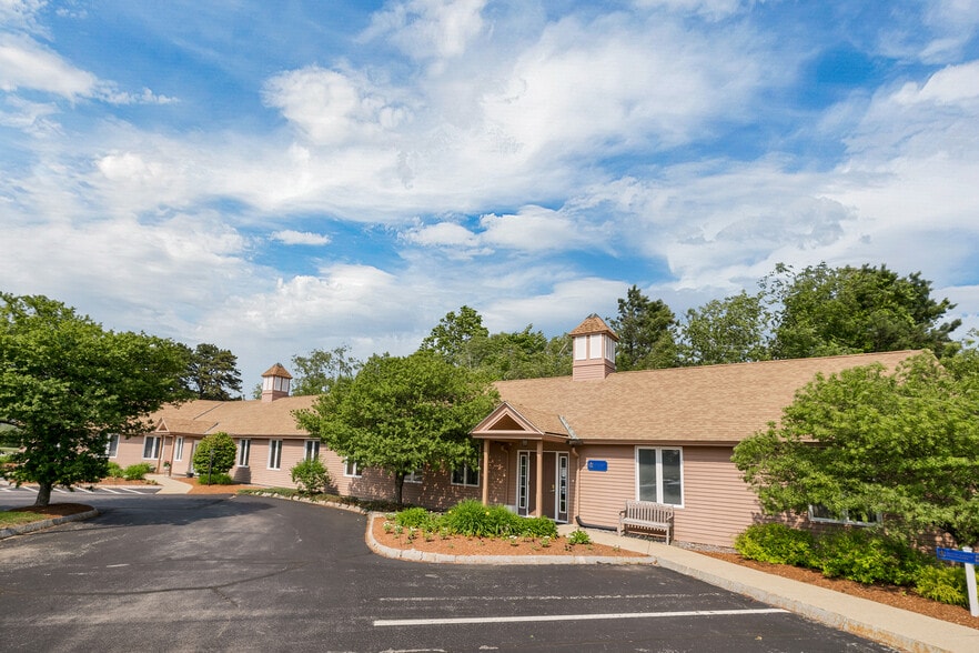 100% Leased Multi-Building Office Campus portfolio of 4 properties for sale on LoopNet.ca - Building Photo - Image 2 of 10