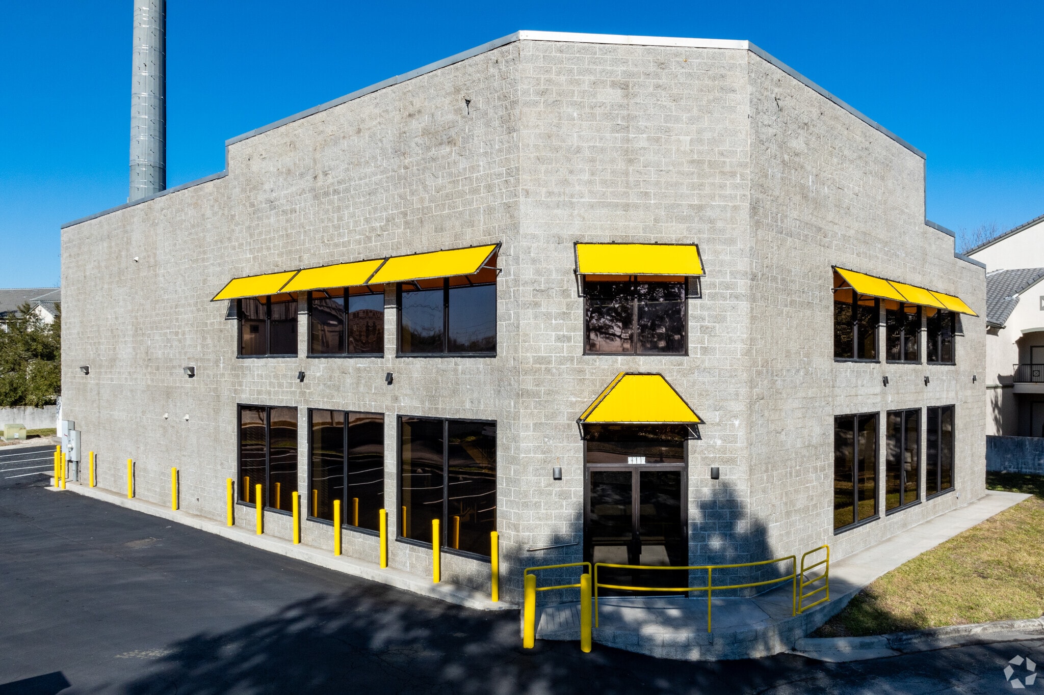 8904 Regents Park Dr, Tampa, FL for lease Building Photo- Image 1 of 24