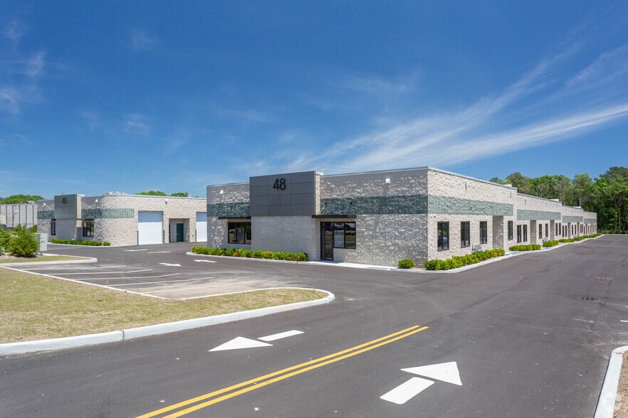 46-48 Windsor Pl, Central Islip, NY for lease - Building Photo - Image 3 of 12