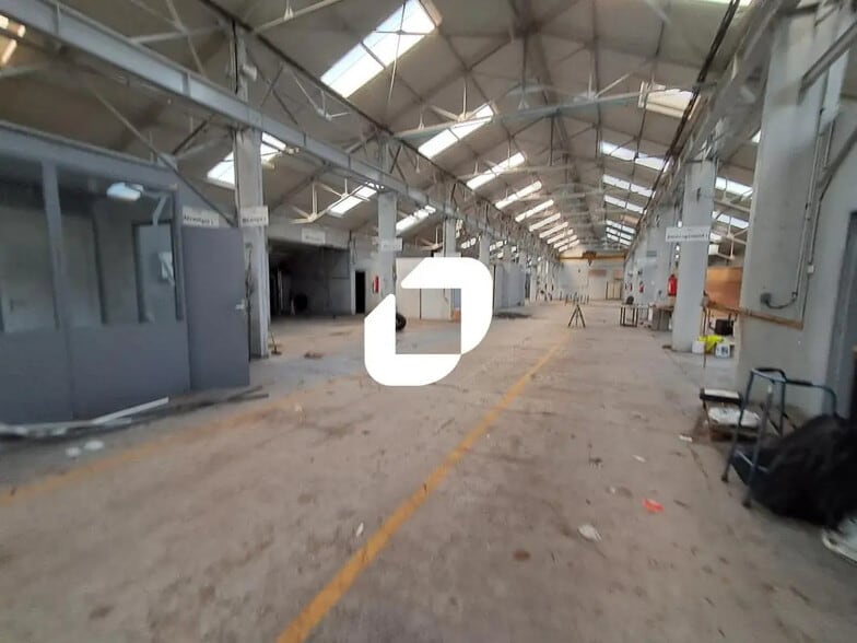 Flex in Saint-André-lez-Lille for lease - Interior Photo - Image 1 of 5