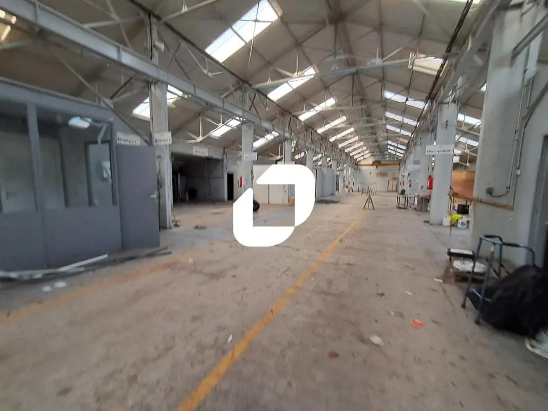 Flex in Saint-André-lez-Lille for lease Interior Photo- Image 1 of 6