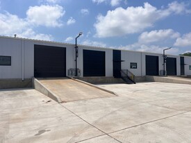 1835 Empire Central Dr, Dallas TX - Automotive Property