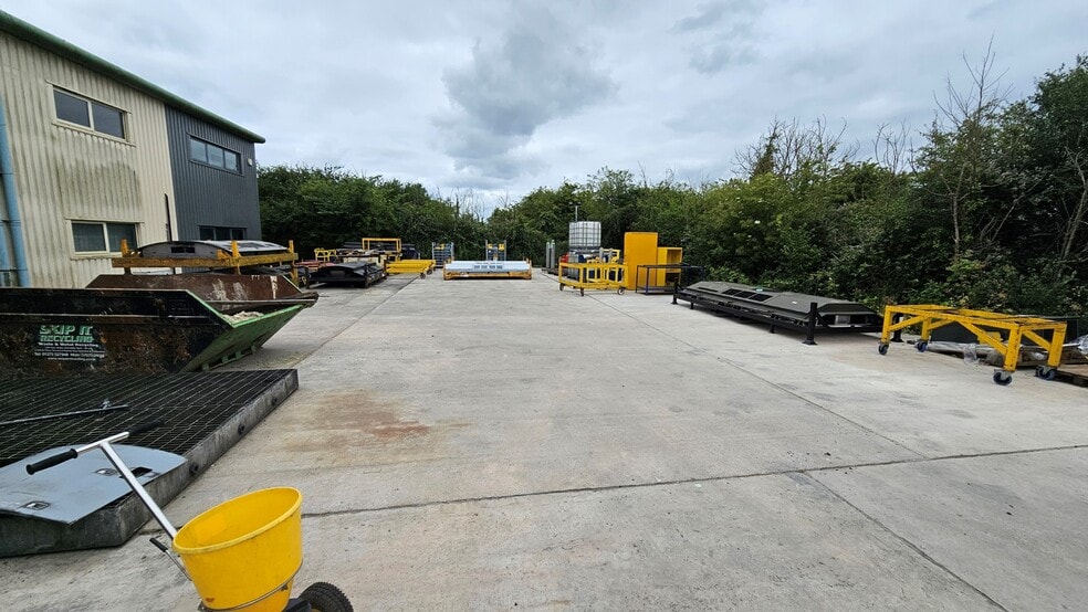 5 Commerce Way, Melksham à louer - Photo principale - Image 1 de 2