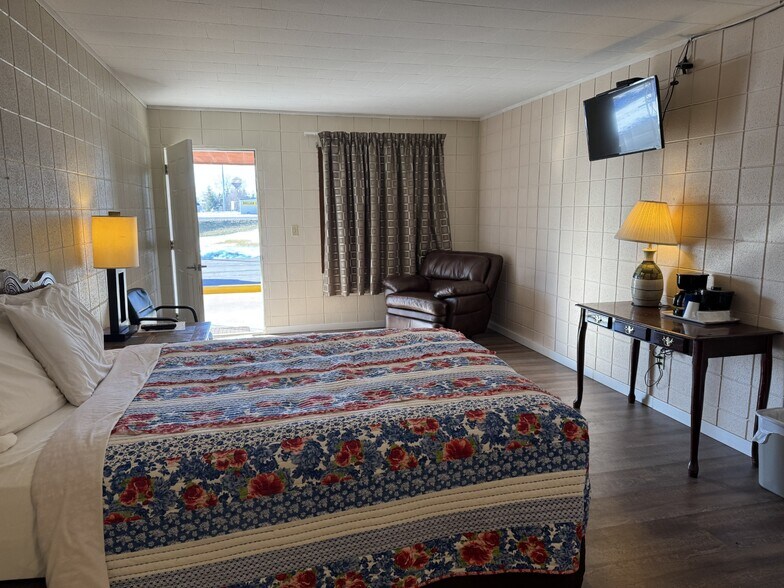 645 W Lafayette St, Rushville, IL à vendre - Photo du bâtiment - Image 3 de 8