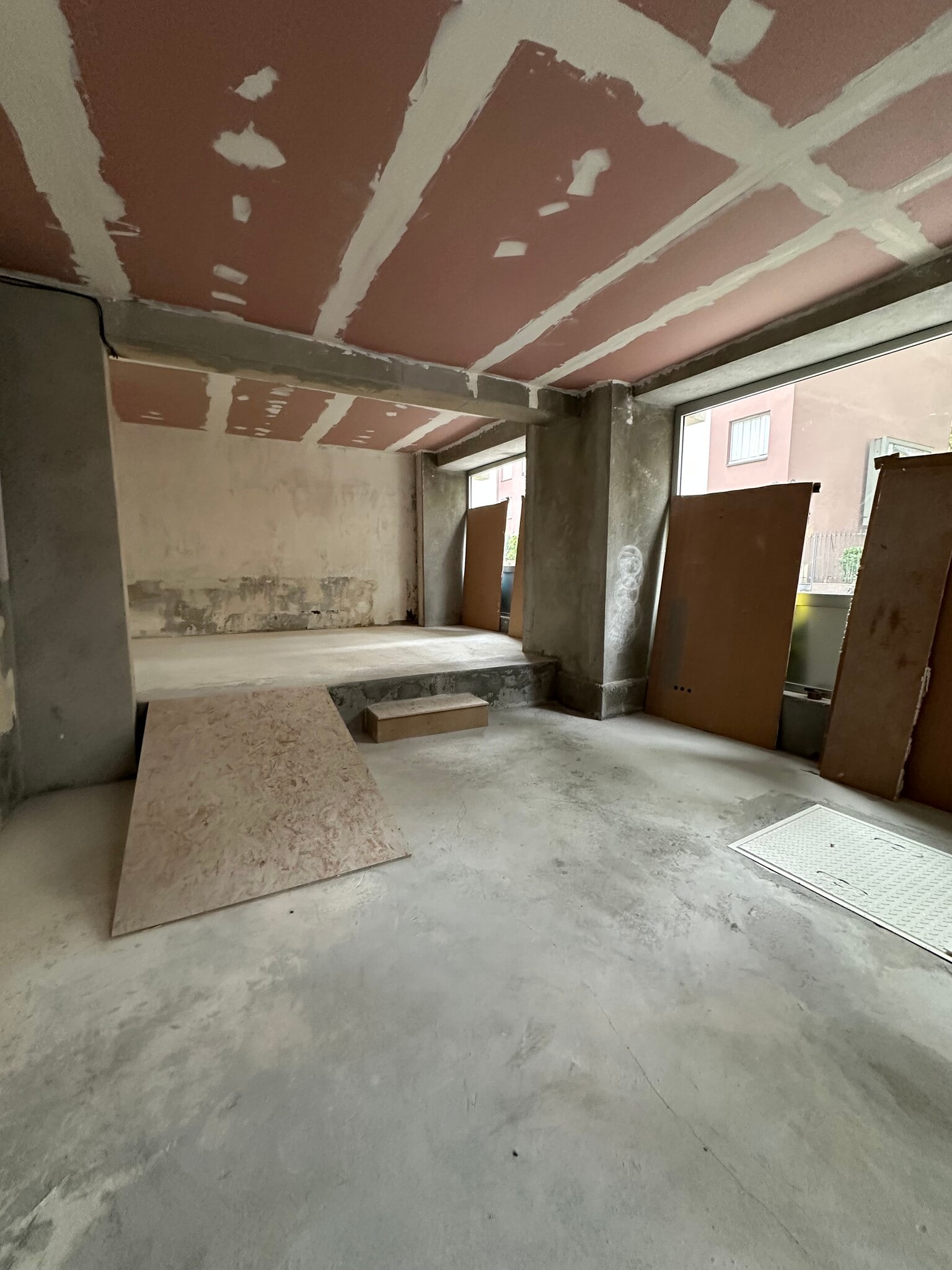 100 Avenue Simon Bolivar, Paris for lease Interior Photo- Image 1 of 9