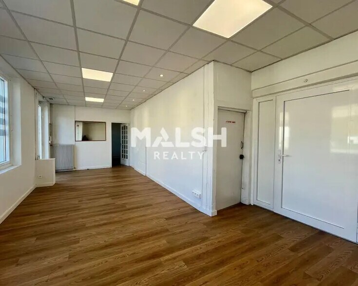 Bureau dans Lyon à louer - Photo du bâtiment - Image 3 de 10