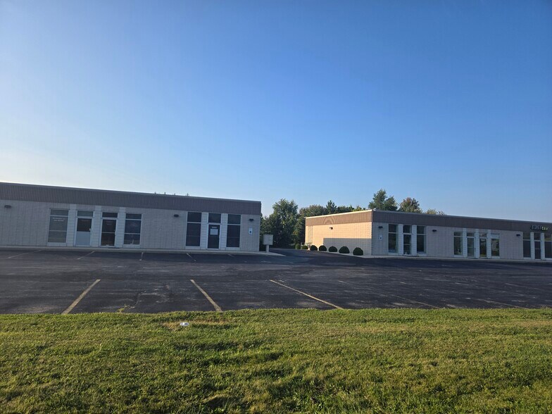 16660-16666 W National Ave, New Berlin, WI à louer - Photo du bâtiment - Image 2 de 7