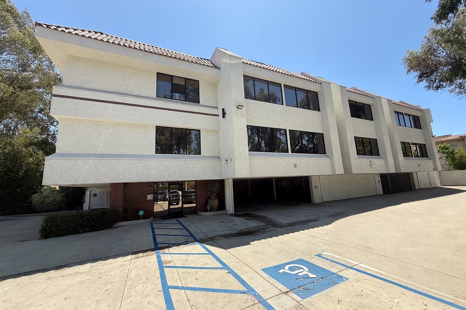 28030 Dorothy Dr, Agoura Hills, CA à louer Photo du bâtiment- Image 1 de 10