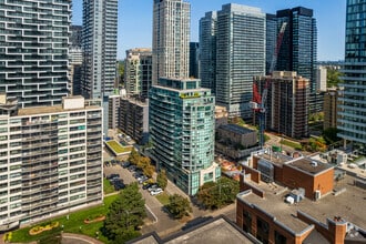 150 Roehampton Ave, Toronto, ON - Aerial map view