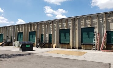 310-336 Sovereign Ct, Ballwin, MO à louer Photo du bâtiment- Image 2 de 3