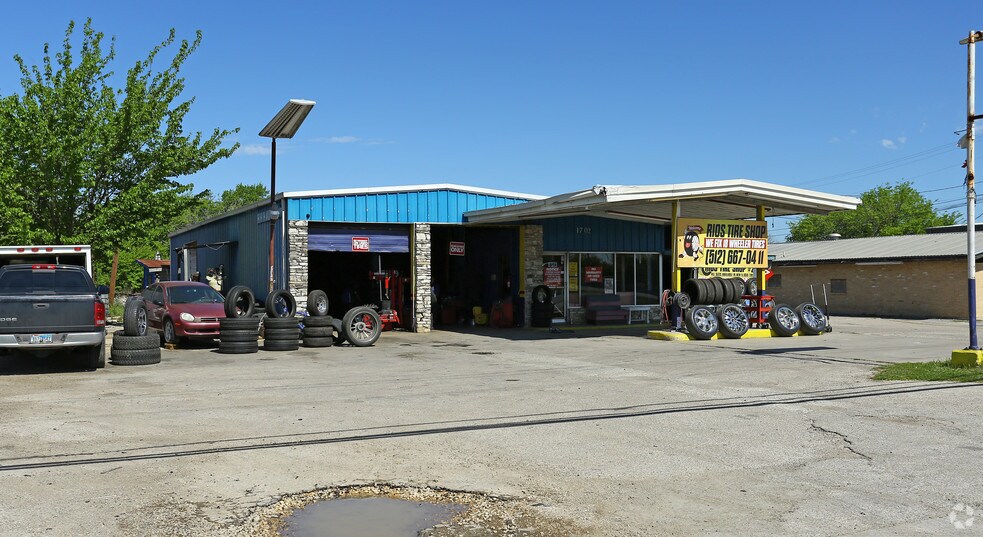1702 S Interstate 35, San Marcos, TX for sale - Primary Photo - Image 1 of 3