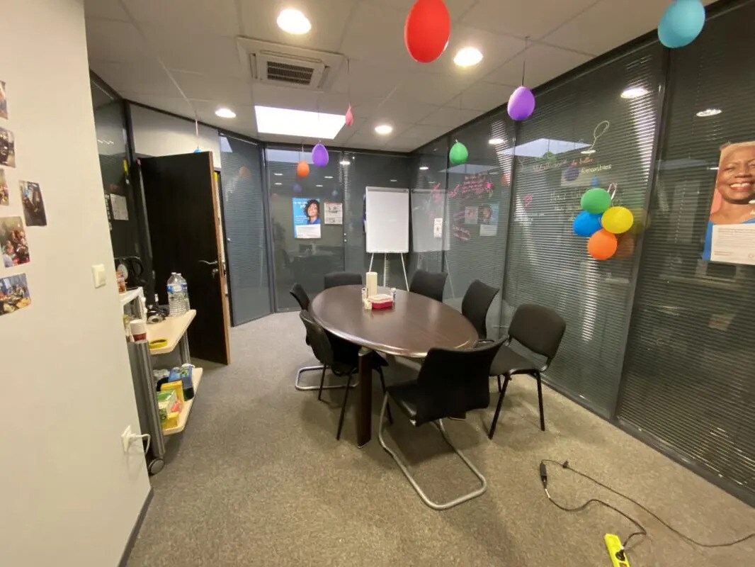 Bureau dans Le Coudray à louer Photo du bâtiment- Image 1 de 22