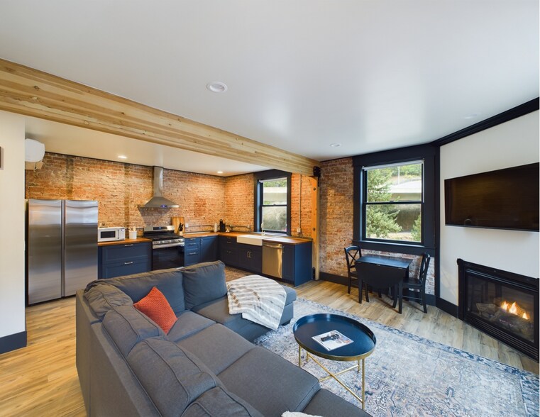 220 6th St, Wallace, ID à vendre - Photo du bâtiment - Image 2 de 20