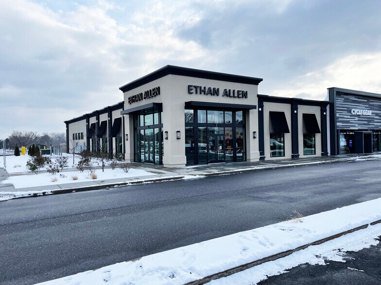 131 Colonie Ctr, Albany, NY à louer - Photo du bâtiment - Image 3 de 7