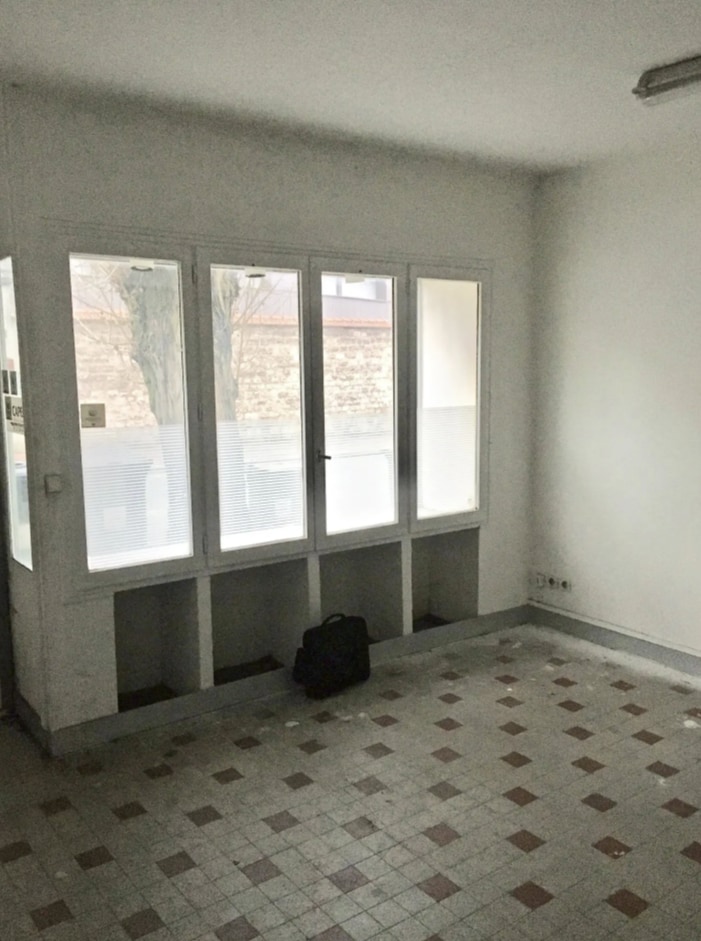 Retail in Clamart for lease Interior Photo- Image 1 of 5