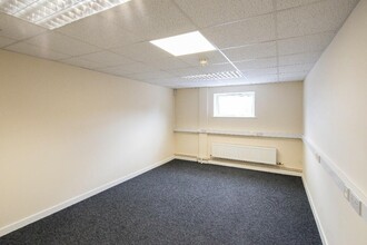 Kingsfield Clos, Northampton for lease Interior Photo- Image 2 of 7