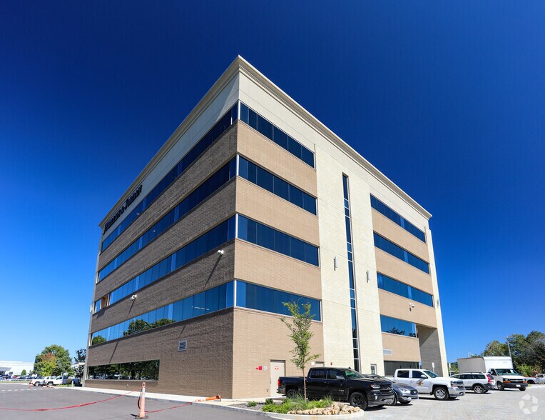 10142 Parkside Dr, Knoxville, TN à louer - Photo du bâtiment - Image 2 de 4