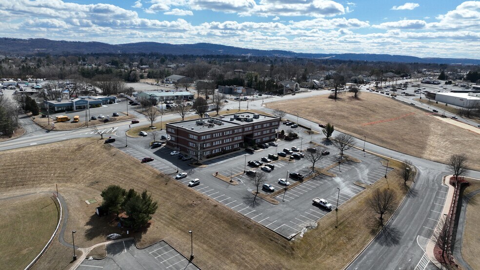 2925 William Penn Hwy, Easton, PA à louer - Photo du bâtiment - Image 2 de 51