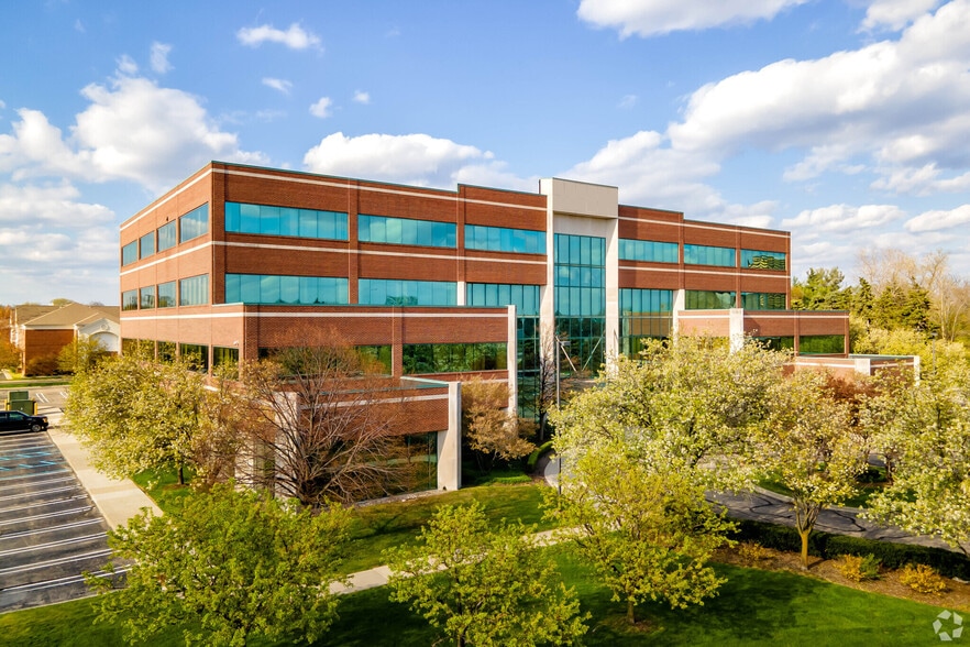 26300 Northwestern Hwy, Southfield, MI for lease - Building Photo - Image 1 of 14
