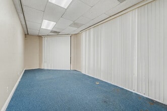 990 Klamath Ln, Yuba City, CA for lease Interior Photo- Image 2 of 43