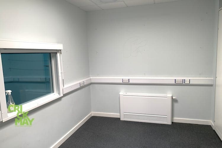 Wellington Rd, Brighton for sale - Interior Photo - Image 3 of 8