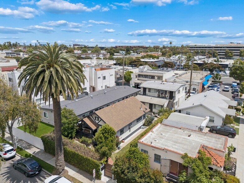 2440 Chelsea Pl, Santa Monica, CA à vendre - Photo du bâtiment - Image 1 de 7
