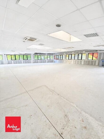 Office in Dreux for lease - Interior Photo - Image 3 of 5