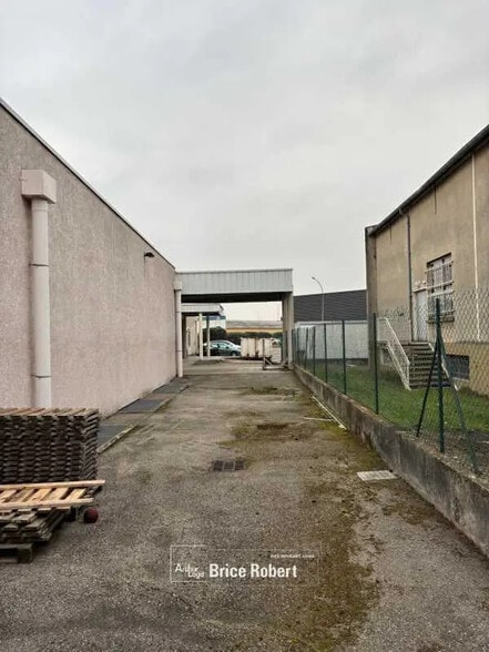 Flex in Corbas for lease - Building Photo - Image 2 of 6