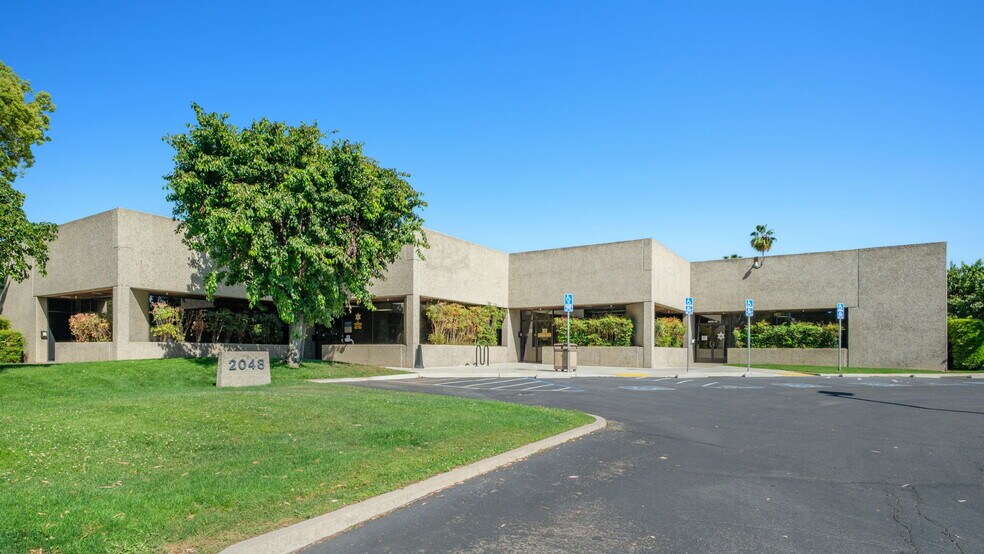 2048 N Fine Ave, Fresno, CA à vendre - Photo du bâtiment - Image 2 de 16