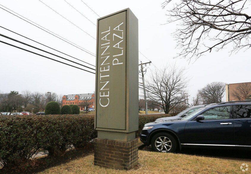 8300 Old Courthouse Rd, Vienna, VA à louer - Photo du bâtiment - Image 2 de 8