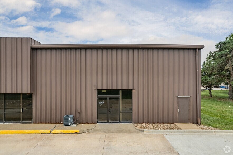 14801-14901 W 99th St, Lenexa, KS à louer - Photo du bâtiment - Image 3 de 6