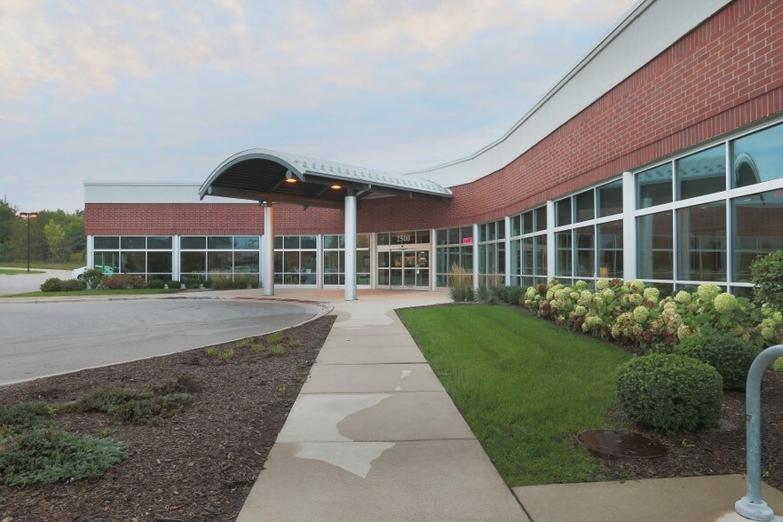 2550-2586 W Fabyan Pky, Batavia, IL à louer - Photo du bâtiment - Image 2 de 9