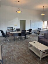 1201 Wakarusa Dr, Lawrence, KS à louer Photo intérieure- Image 1 de 7