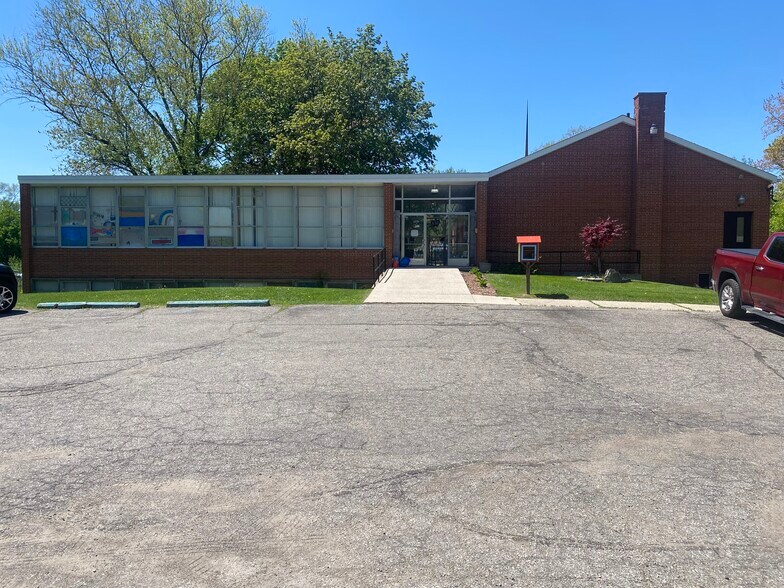 12065 W Outer Dr, Detroit, MI à louer - Photo du bâtiment - Image 2 de 6