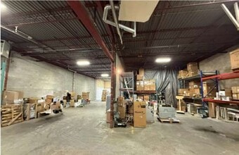 135 Ch du Tremblay, Boucherville, QC à louer Photo intérieure- Image 2 de 4
