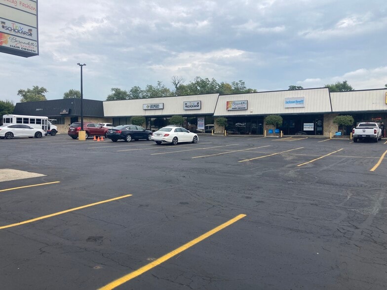 5250-5270 N Dixie Dr, Dayton, OH for lease - Building Photo - Image 2 of 8